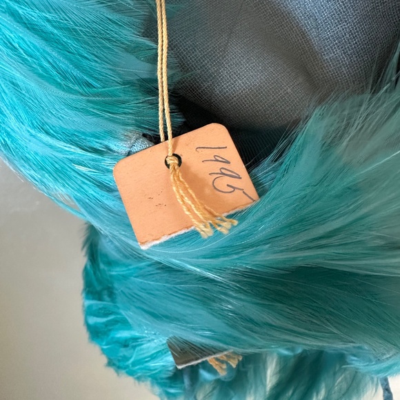 DAZZLING 1940s\' AQUA FEATHER TILT HAT WITH \